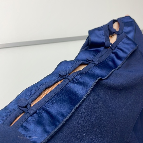 💕4 for $25💕 Women’s bell sleeve Lane Bryant top. - Picture 3 of 7